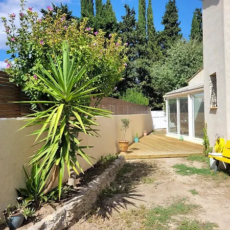 Agreable Dans Maison Avec Un Grand Lit Nimes