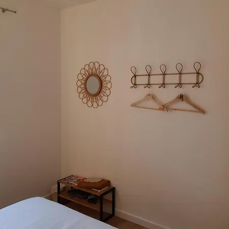 Bed & Breakfast Agreable Dans Maison Avec Un Grand Lit Nimes